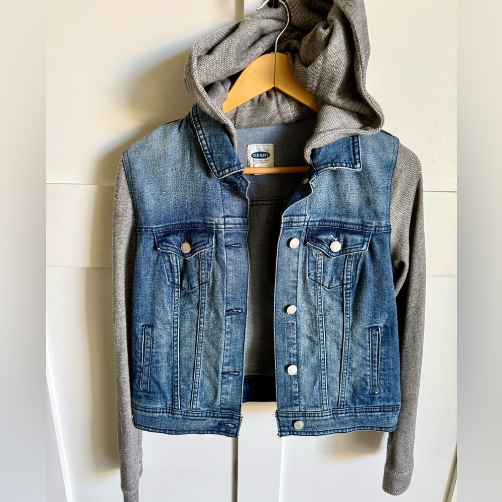 Women’s Old Navy Denim Jean Jacket With Built In Gray Sweater Size Small